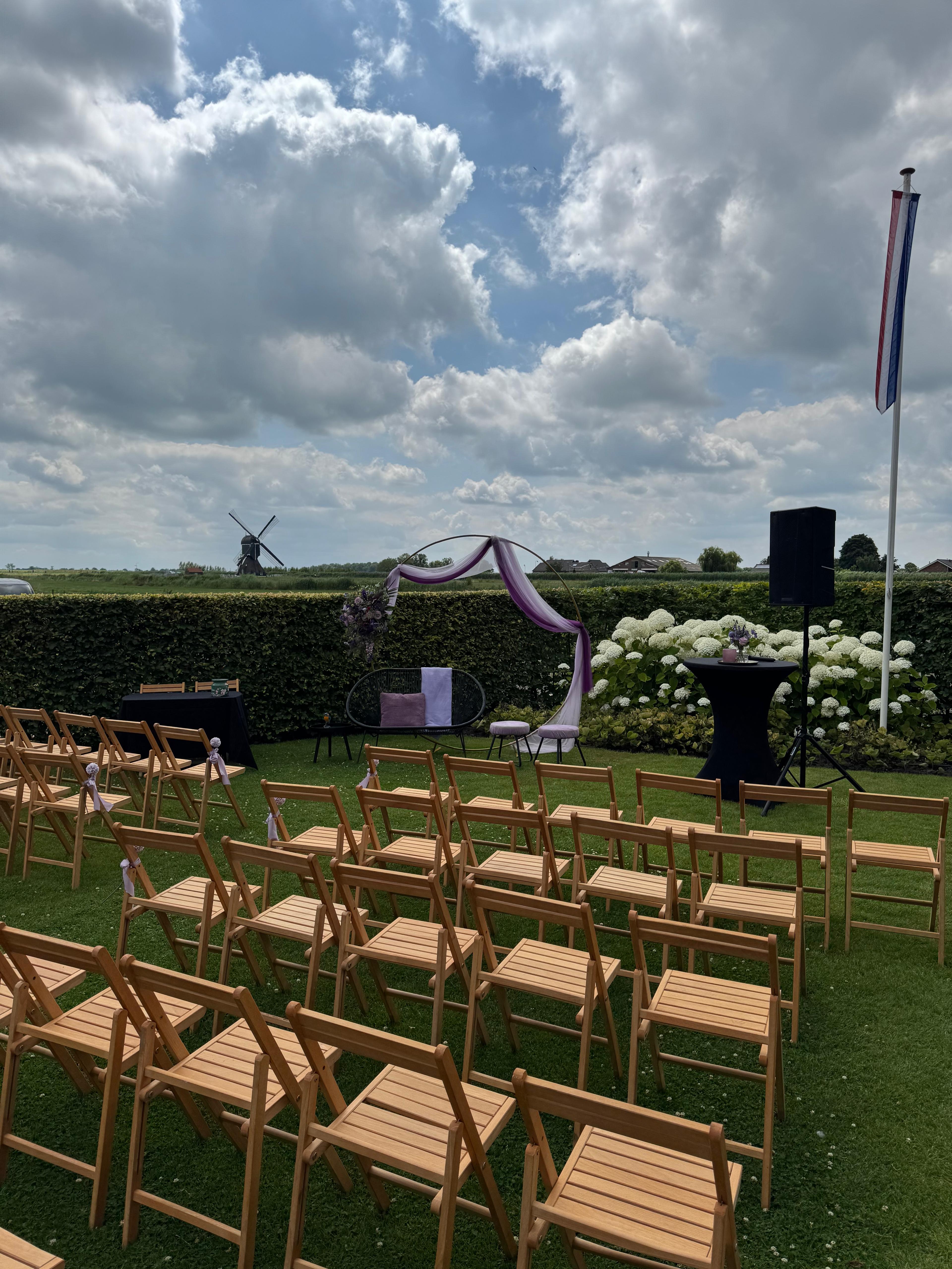 Bruiloft ceremonie met speakers en geluidsapparatuur van Mudde Sound Entertainment in de Alblasserwaard
